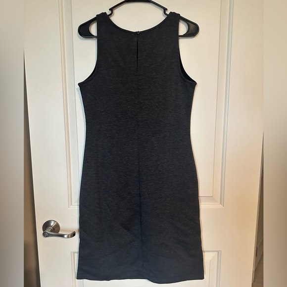 Sleeveless Ponte Knit Sheath Dresses - Picture 6 of 7